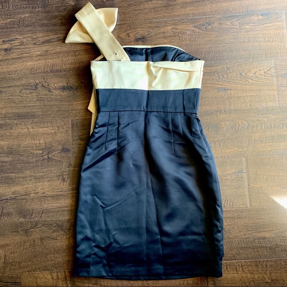 Black and Gold Betsey Johnson Dress with Bow - Picture 2 of 5